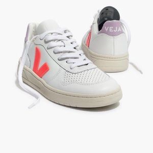 Women’s size 6 Veja V-10